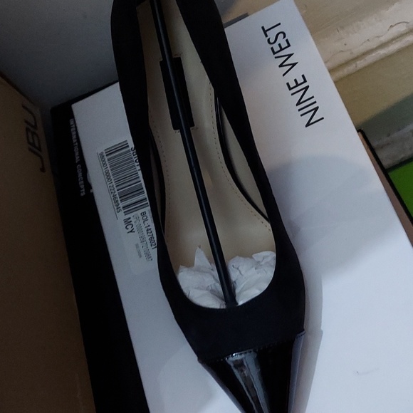 Hippa Pointy Toe Pumps - Picture 7 of 9